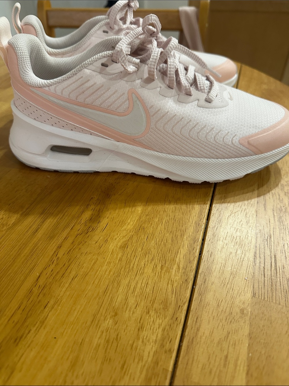 Nike Women's Light Pink and White Athletic Sneakers
